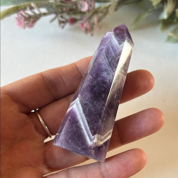 ๐ Chevron Amethyst Crystal Tower - Purple Home Accent - Picture 4 of 9